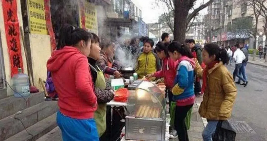 夜市地摊偏门小生意（冷门摆地摊副业月入过万）