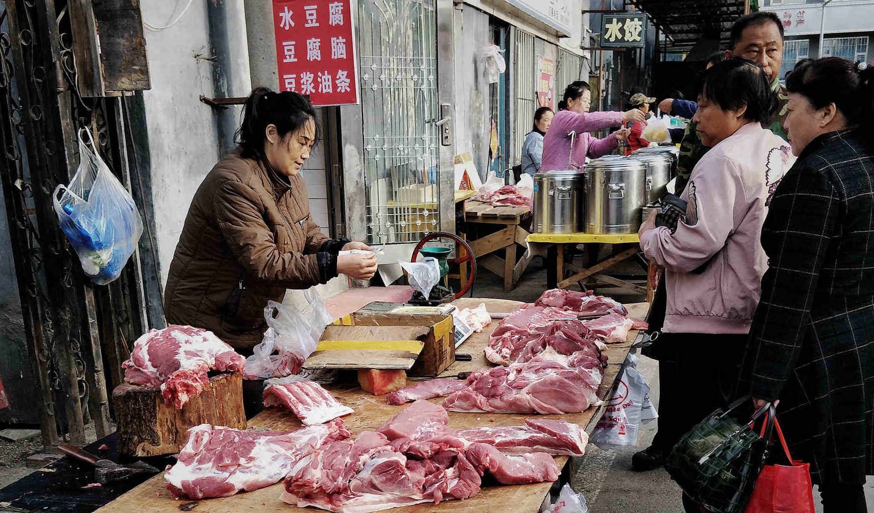 做小生意开的肉摊怎么样（山东大爷靠肉铺年赚82万）